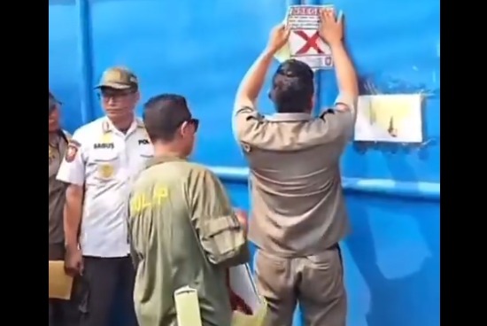 Wali Kota Surabaya Segel Gudang Tak Berizin, Eks Karyawan Minta Ijazah Dikembalikan
